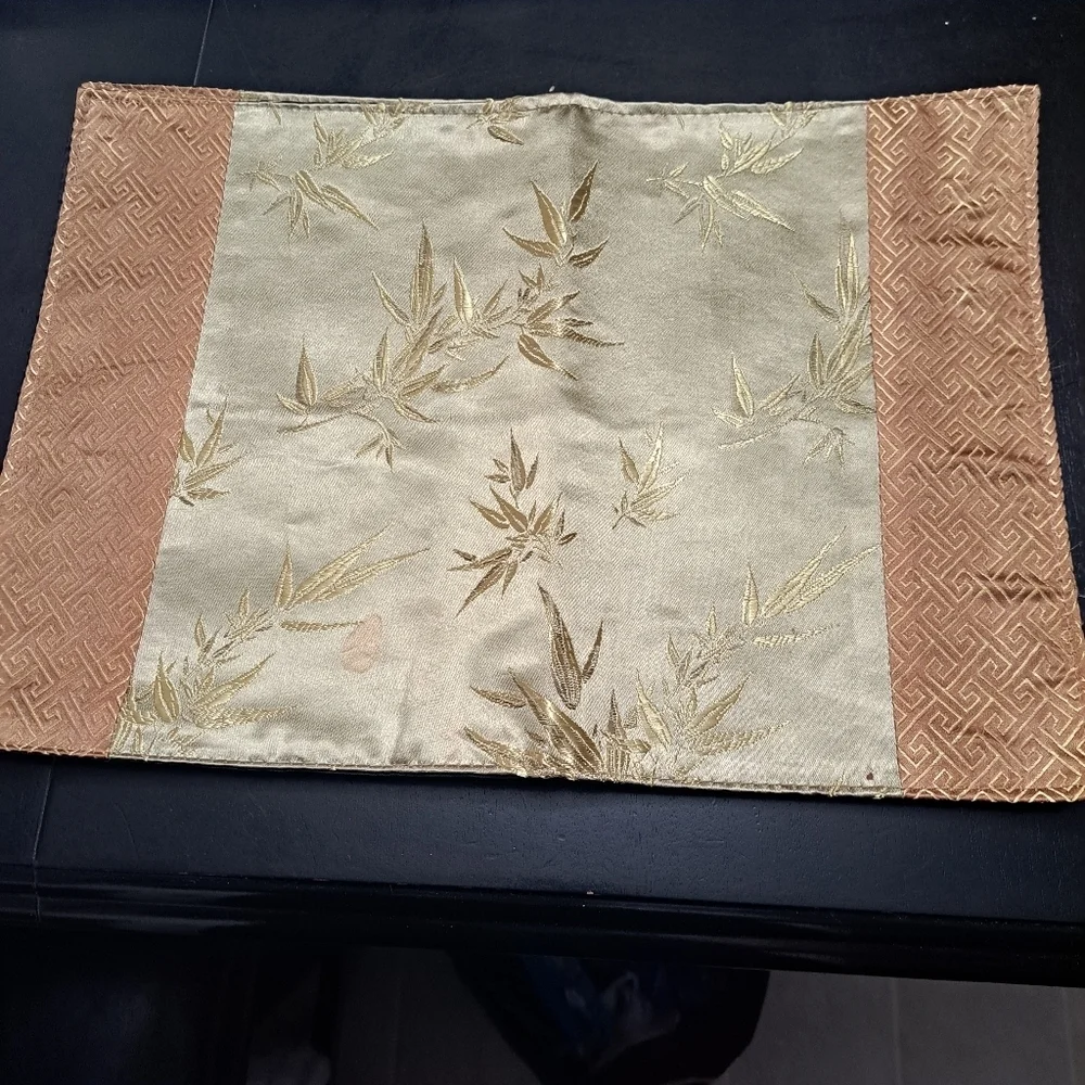 Vintage Silk Jaquard Asian Inspired Table Runner & Six Matching Place Mats